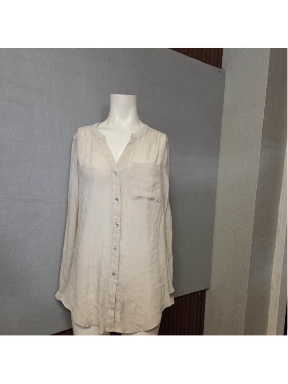 Zac & Rachel Button Down Shirt women's Size L Beige